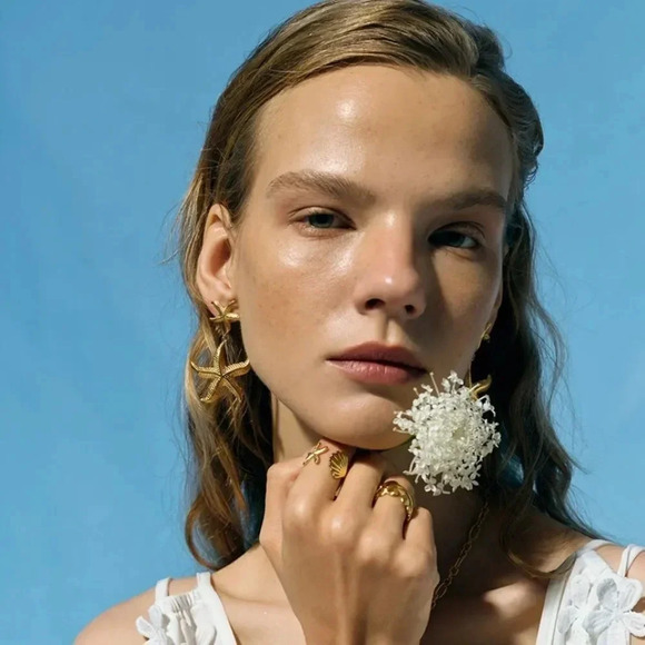 Starfish 18K Gold Stainless Steel Waterproof Earrings - Picture 8 of 17